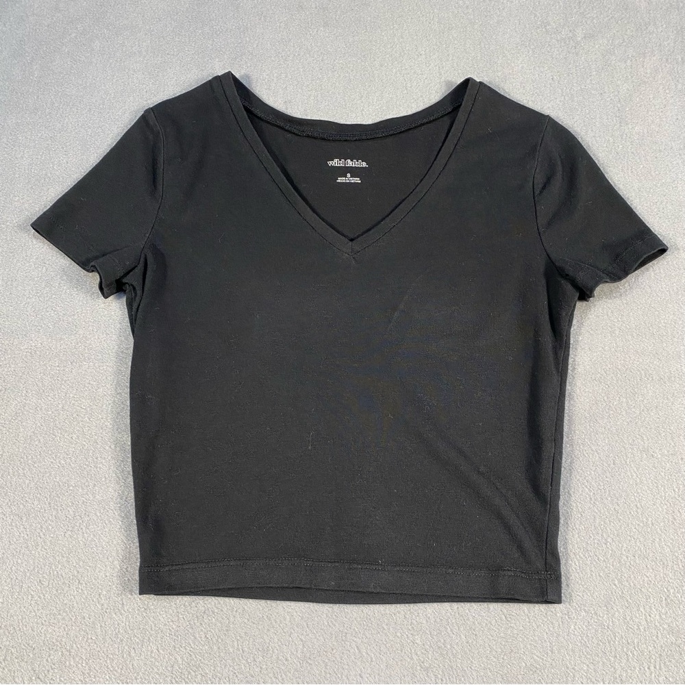 Wild Fable Women’s Black V-Neck Tee Crop Top, Short Sleeves, size S